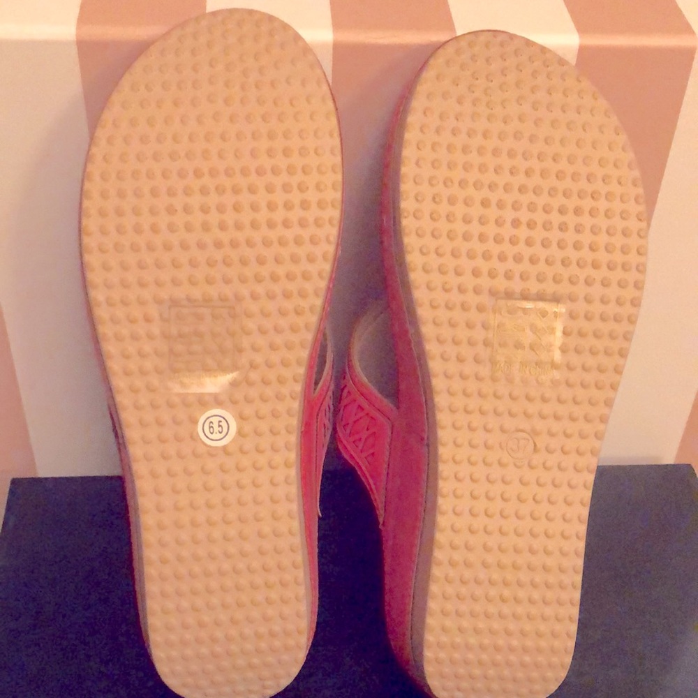 Good Chic Red Tan Floral Sandals - Picture 5 of 5